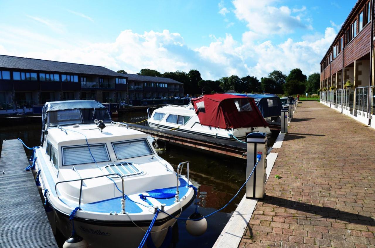 Tewitfield Marina Apartment Carnforth Exterior foto