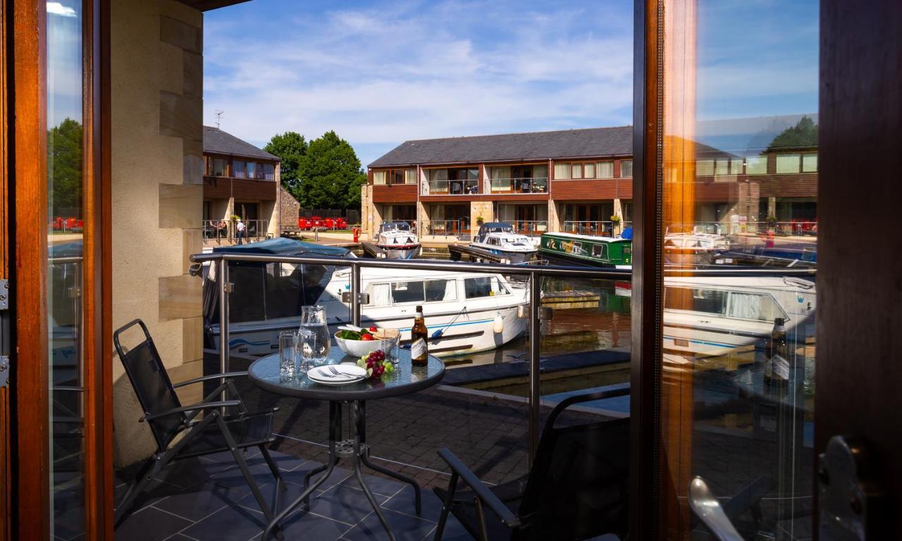 Tewitfield Marina Apartment Carnforth Exterior foto