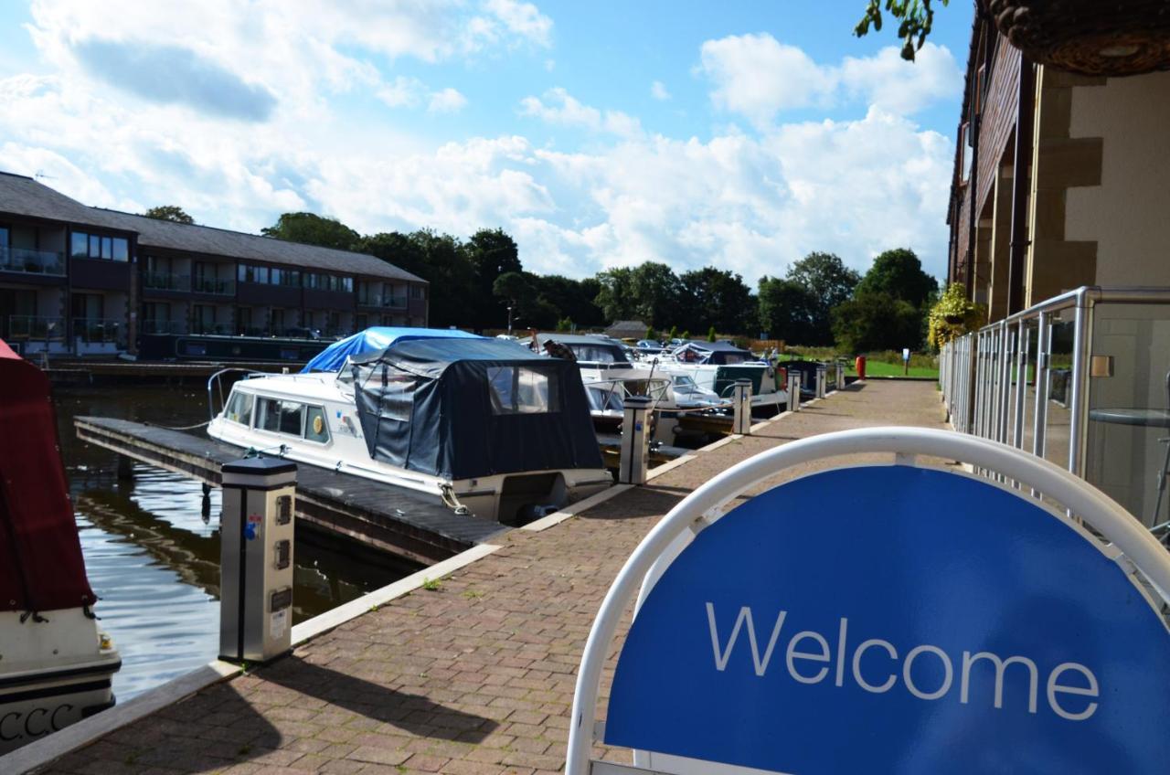 Tewitfield Marina Apartment Carnforth Exterior foto